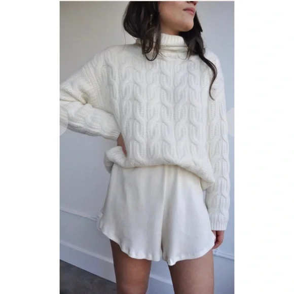 Lisa Says Gah Mia Shorts in Oat Milk - Picture 2 of 9